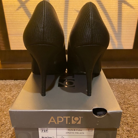 Black heels - Picture 4 of 4